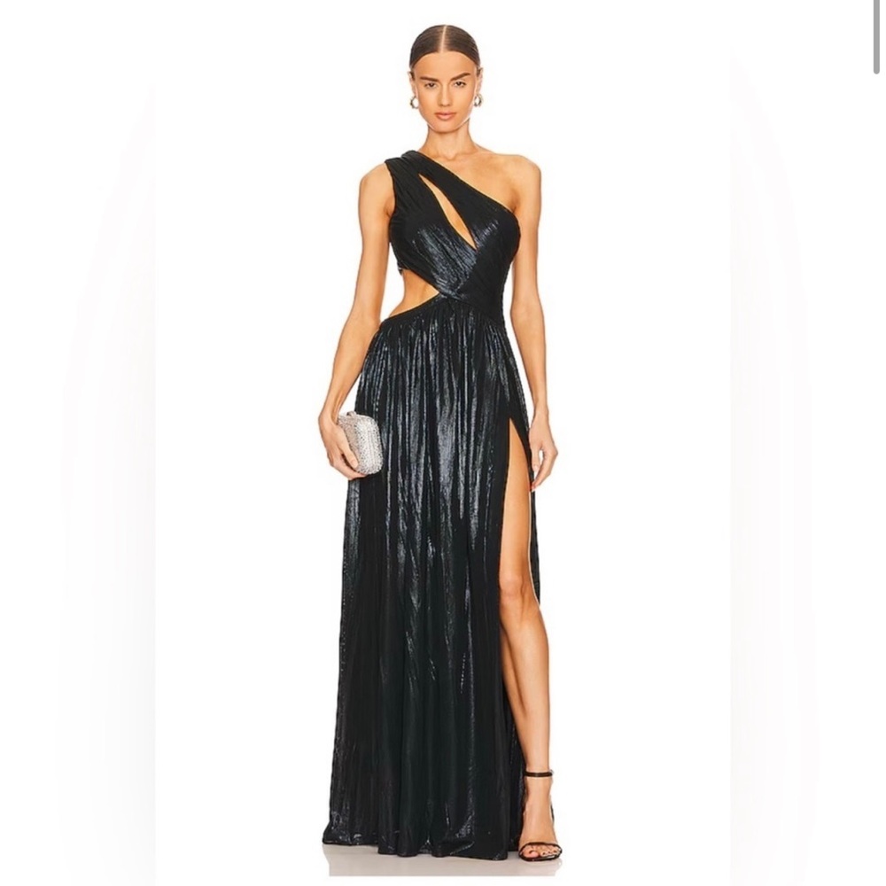 Elegant Black One-Shoulder Gown